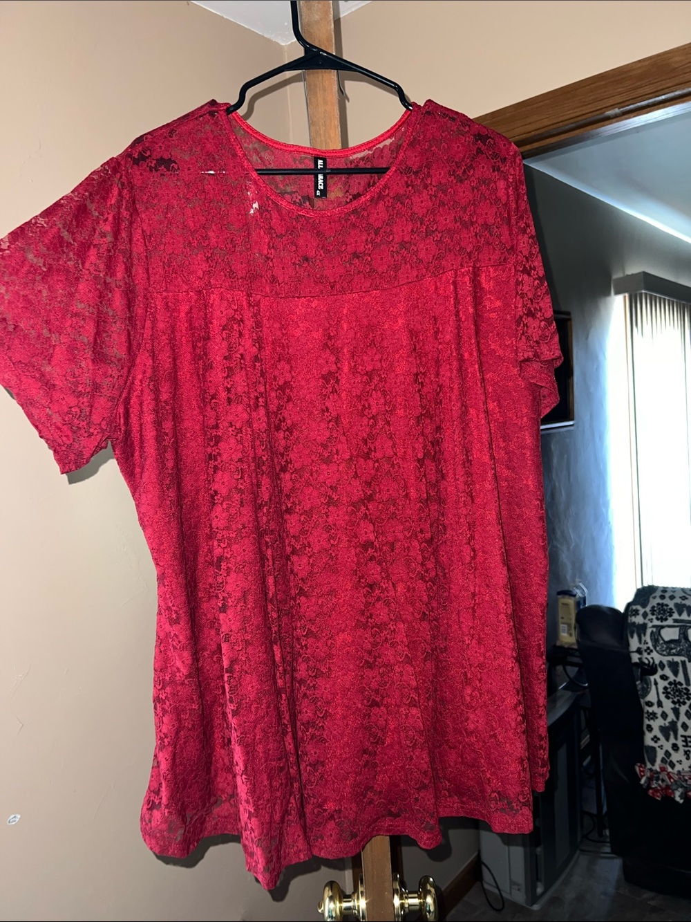 Women’s Maroon Lace-Pattern Short Sleeve Top